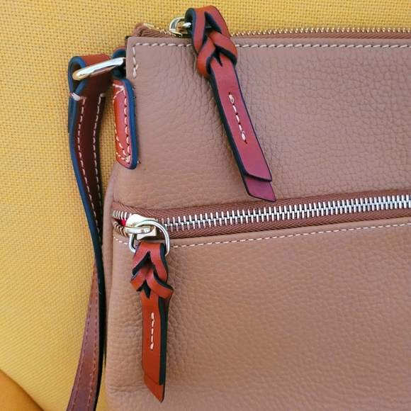 Rarely used! Dooney & Bourke Tan Taupe Pebble Leather Crossbody Bag - Picture 4 of 13